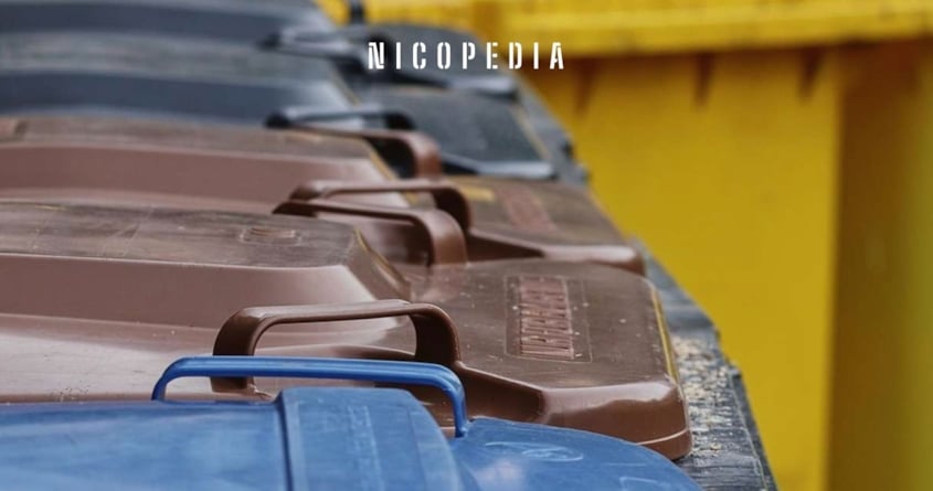 Verschiedene Mülltonnen illustrieren das Thema Nikotinbeutel und Recycling