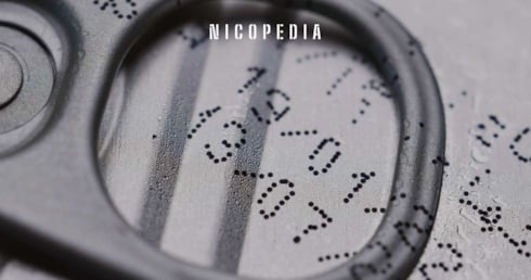 Dose mit Datum um das Thema Snus und Haltbarkeit zu illustrieren