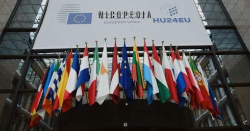 EU Gebäude und Flaggen 