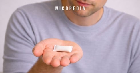 Person with nicotine pouch in oustretched hand